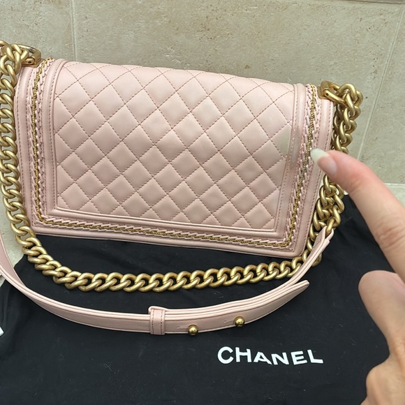 Chanel pink medium boy bag- matte gold chain - Picture 16 of 17